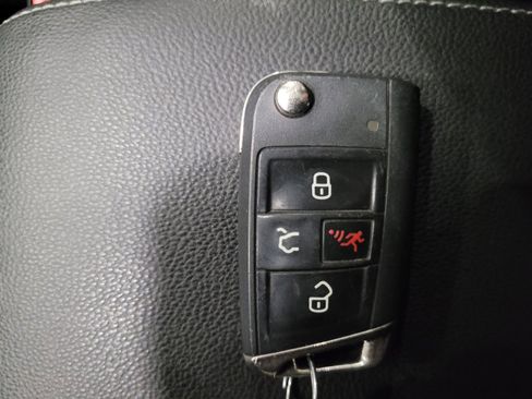 Used 2018 Volkswagen Golf SEL image 32