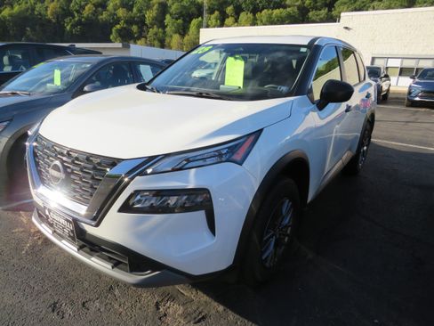 Used 2023 Nissan Rogue S image 4