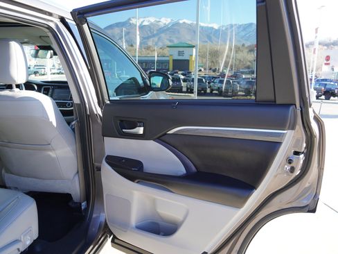 Certified 2019 Toyota Highlander Limited image 24