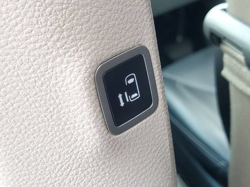 Used 2024 Chrysler Pacifica Touring-L FWD image 35