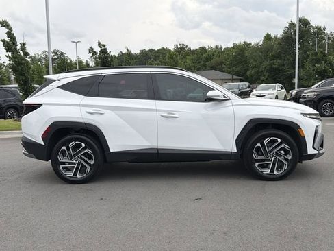 Used 2025 Hyundai Tucson Limited AWD/4WD image 2