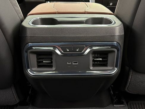 Used 2025 GMC Sierra 2500 Denali Ultimate image 44