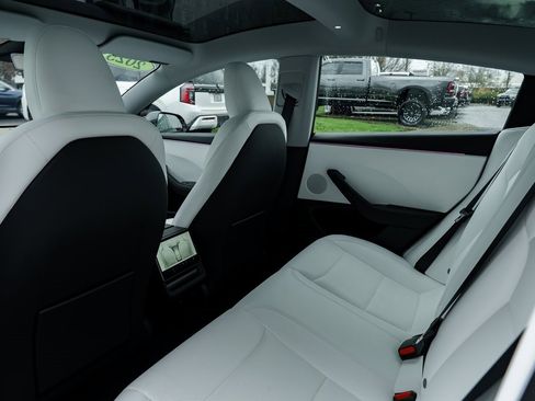 Used 2025 Tesla Model 3 Long Range image 19