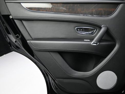 Used 2019 Bentley Bentayga image 55