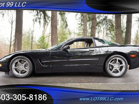 Used 2004 Chevrolet Corvette Coupe w/ Preferred Equipment Group image 1