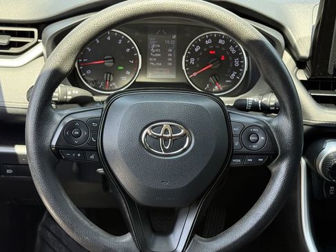 Used 2021 Toyota RAV4 XLE FWD image 13