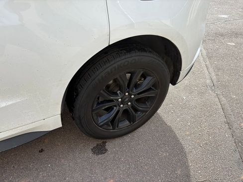 Used 2023 Ford Edge SE w/ Black Appearance Package image 10