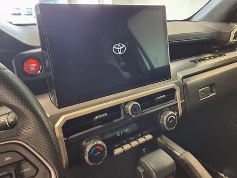 Used 2024 Toyota Tacoma TRD Sport AWD/4WD image 12