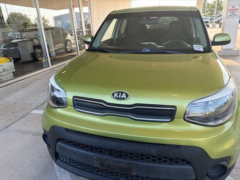 Used 2018 Kia Soul FWD image 2