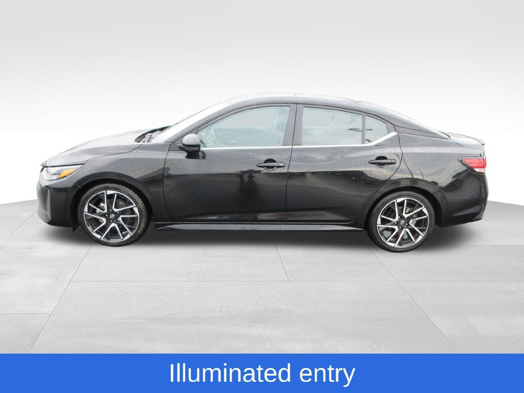 Used 2025 Nissan Sentra SR FWD image 2