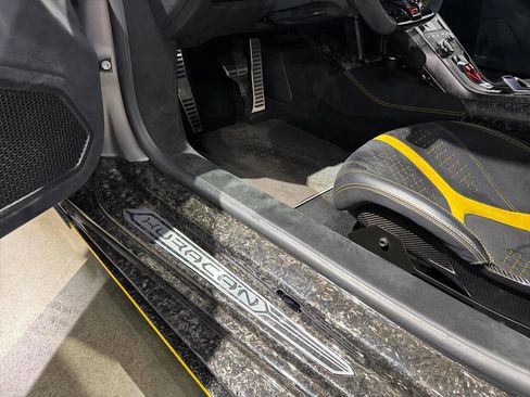 Used 2018 Lamborghini Huracan AWD/4WD image 30