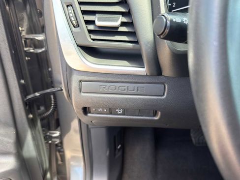 Used 2023 Nissan Rogue S AWD/4WD image 22