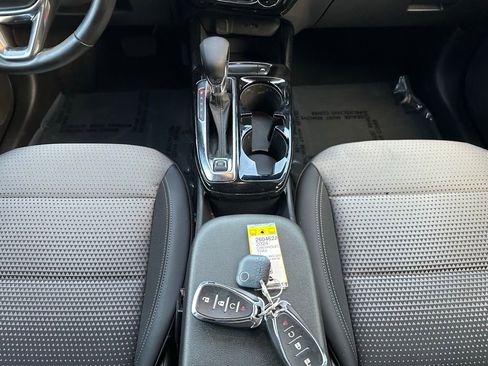 Used 2024 Chevrolet Trax LT w/ LT Convenience Package image 22