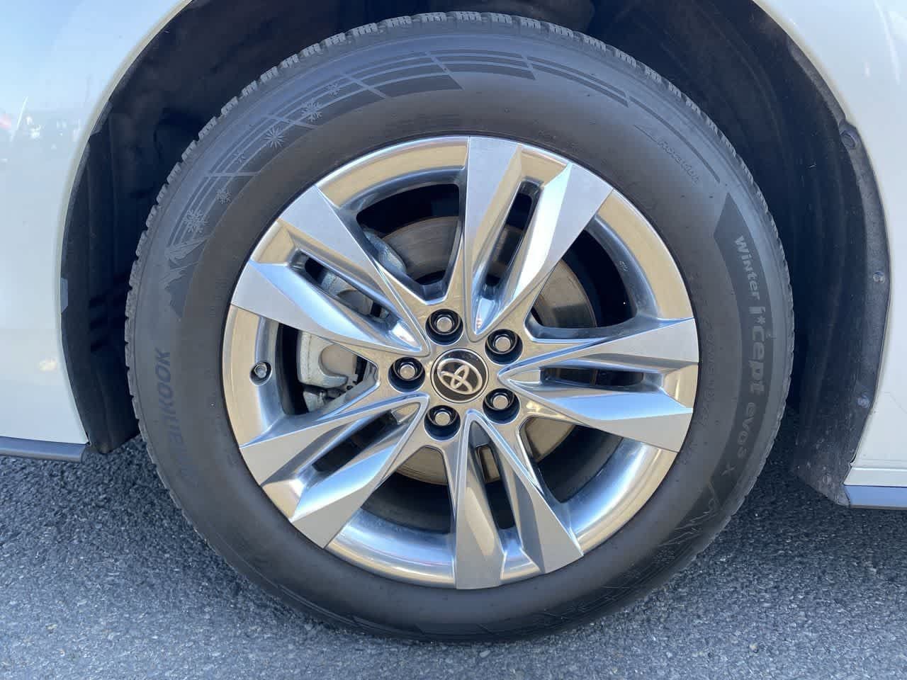 Certified 2024 Toyota Sienna Limited AWD/4WD image 10