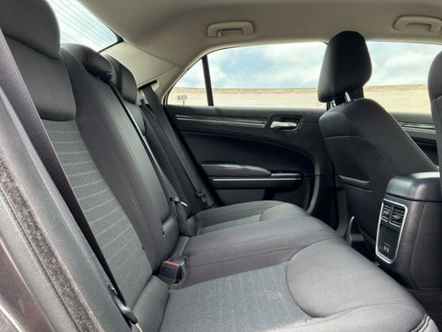 Used 2022 Chrysler 300 Touring RWD image 19