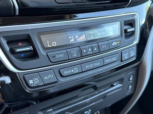 Used 2019 Honda Pilot Elite image 27