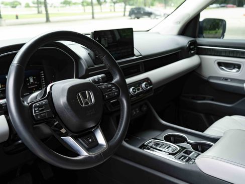 Certified 2025 Honda Pilot Elite image 16