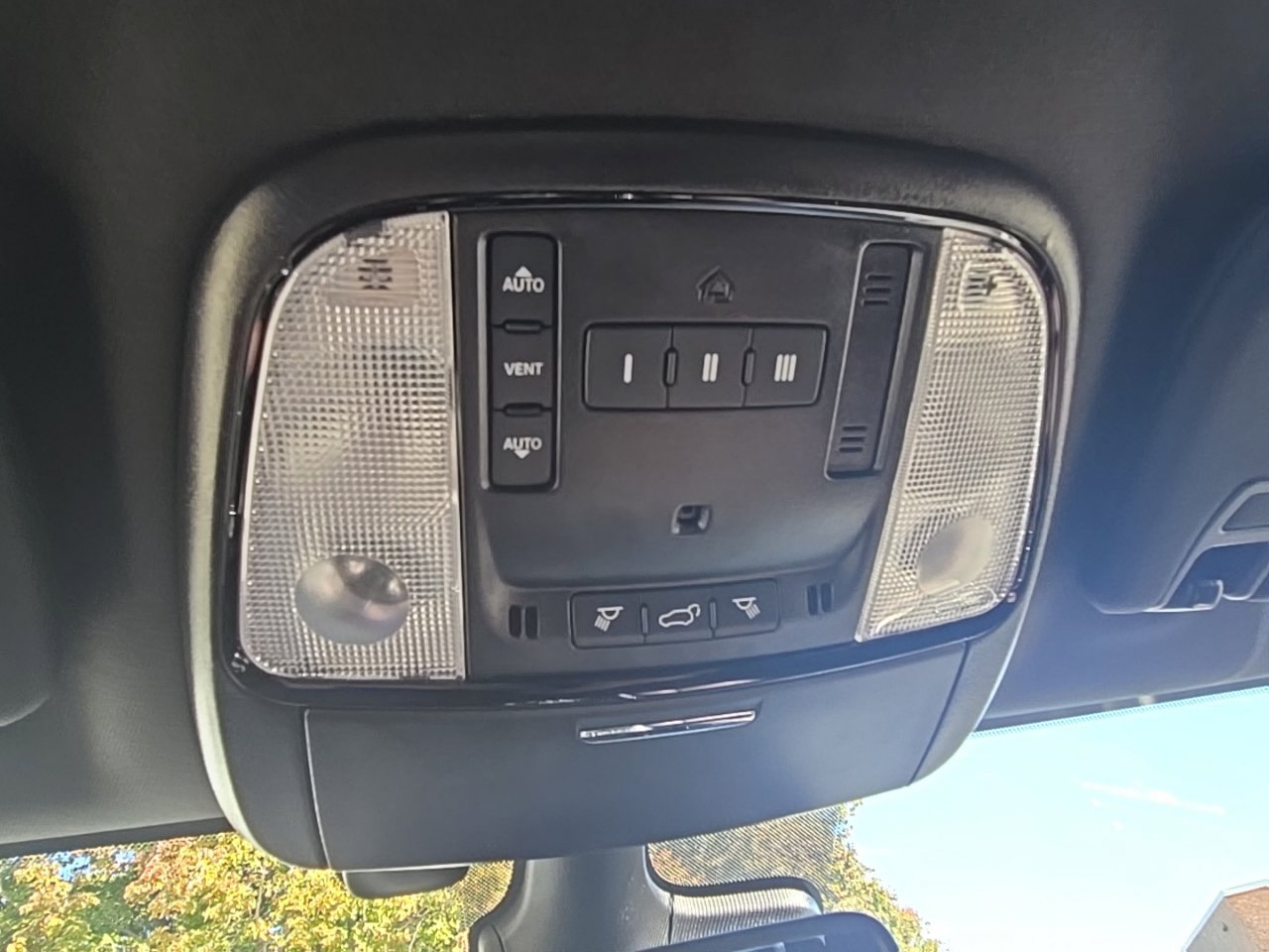 Used 2025 Dodge Durango GT AWD/4WD image 38