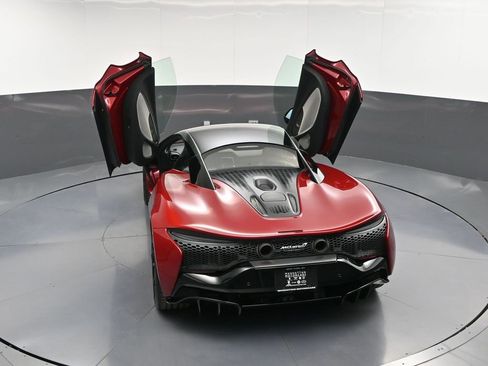 Used 2024 McLaren Artura RWD image 28