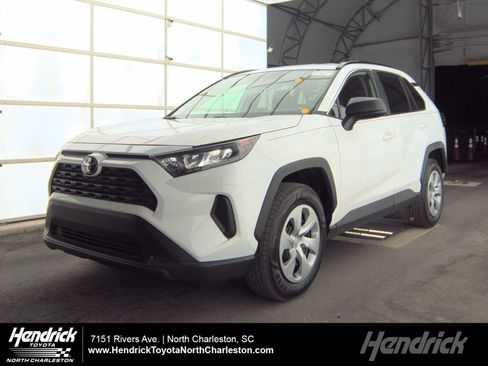 Used 2020 Toyota RAV4 LE image 1