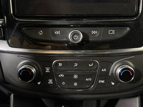 Used 2023 Chevrolet Traverse LT FWD image 24