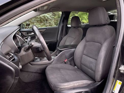 Used 2018 Chevrolet Malibu LT FWD image 19