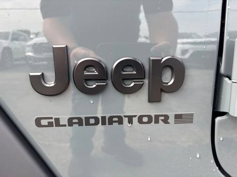 New 2026 Jeep Gladiator Sport AWD/4WD image 11