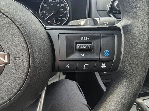 Used 2023 Nissan Rogue SV image 23