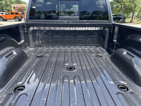 Used 2025 RAM 2500 Laramie AWD/4WD image 18