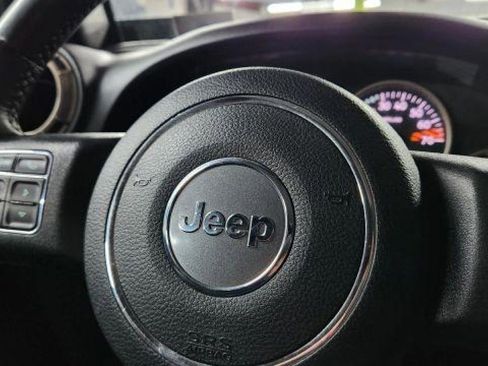 Used 2017 Jeep Wrangler Sahara AWD/4WD image 31
