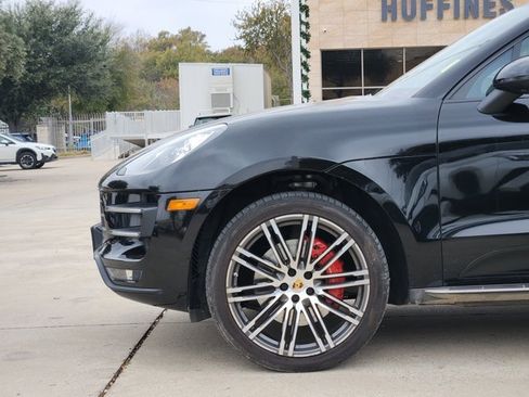 Used 2018 Porsche Macan Turbo image 10