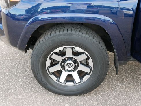 Used 2018 Toyota 4Runner TRD Off-Road Premium AWD/4WD image 15