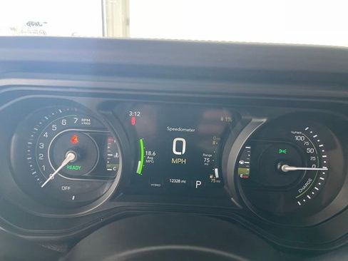 Used 2025 Jeep Wrangler Unlimited Sahara AWD/4WD image 37