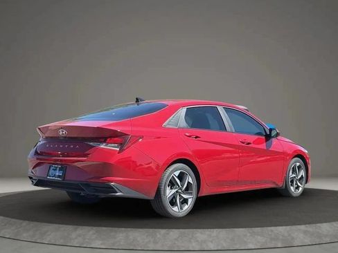 Used 2023 Hyundai Elantra SEL w/ Convenience Package FWD image 5