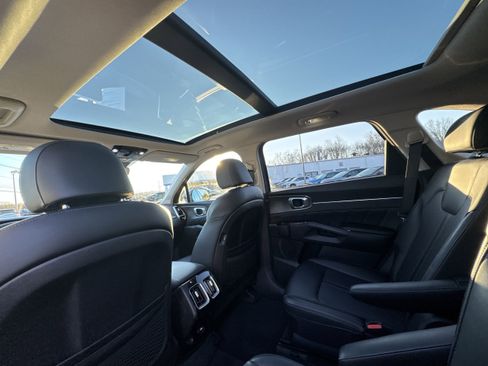 Used 2021 Kia Sorento SX image 19