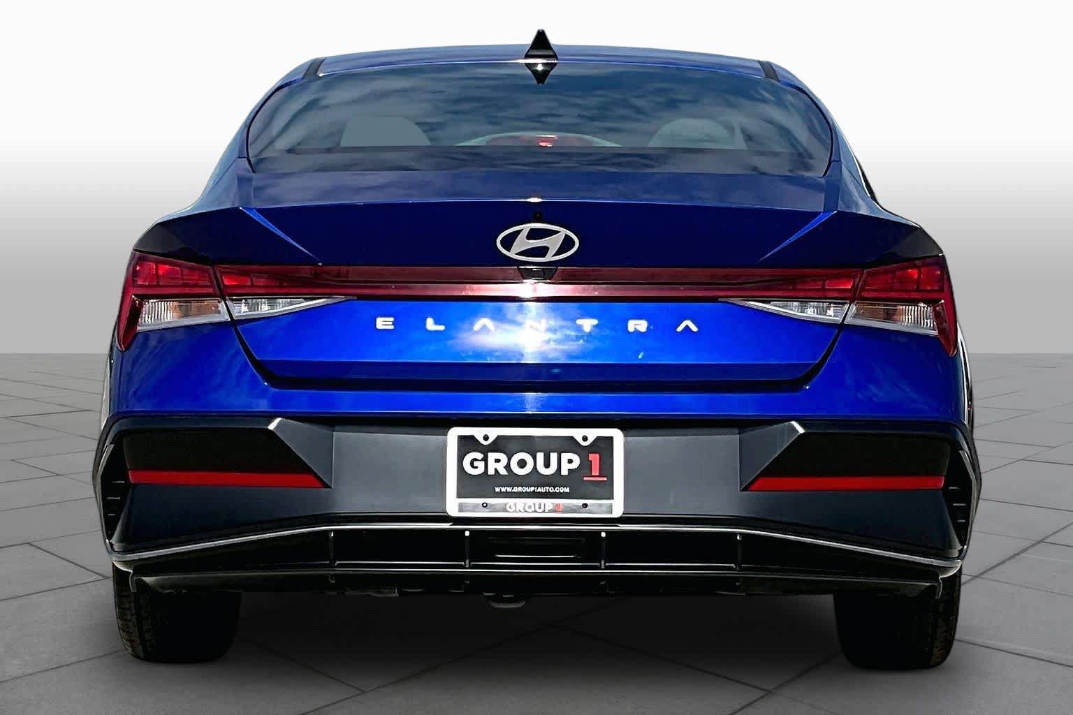 Used 2025 Hyundai Elantra SEL FWD image 5