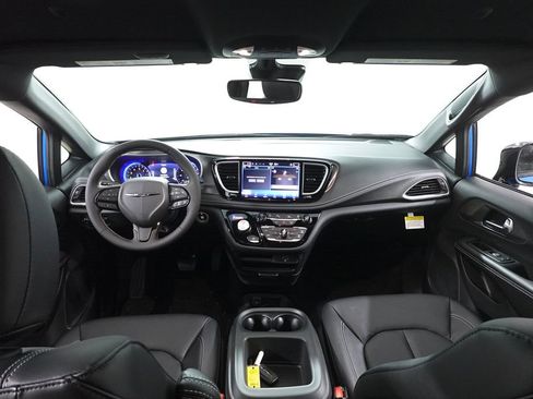 New 2026 Chrysler Pacifica Select w/ S Appearance Package image 7