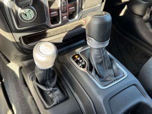 Used 2024 Jeep Gladiator Sport image 20