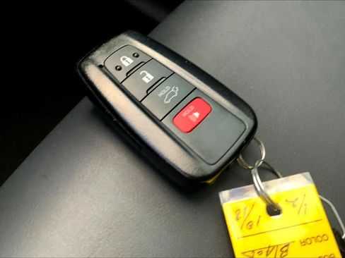 Used 2024 Toyota RAV4 XLE Premium image 27