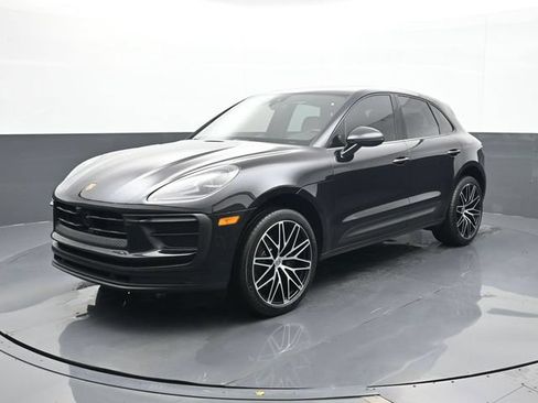 Certified 2025 Porsche Macan AWD/4WD image 1