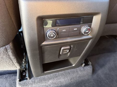 Used 2023 Chevrolet Traverse LT image 30