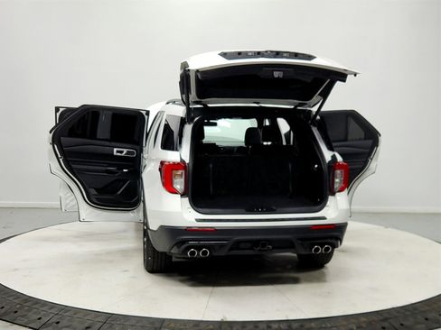 Used 2022 Ford Explorer ST image 14