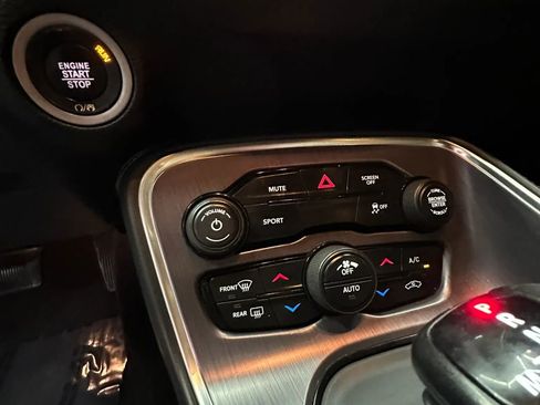 Used 2018 Dodge Challenger SXT RWD image 17