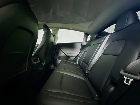Used 2024 Tesla Model Y Long Range image 28