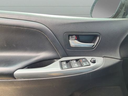 Used 2017 Toyota Sienna SE Premium FWD image 23