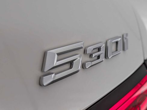 Used 2025 BMW 530i xDrive w/ Premium Package image 13