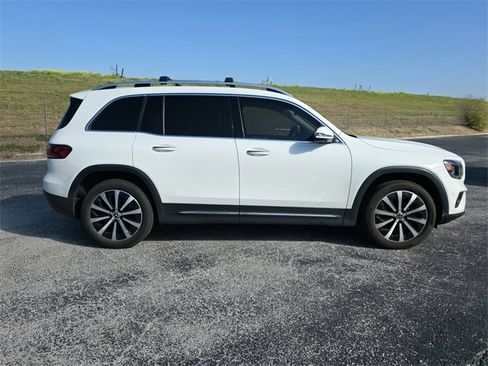 Used 2022 Mercedes-Benz GLB 250 4MATIC image 4