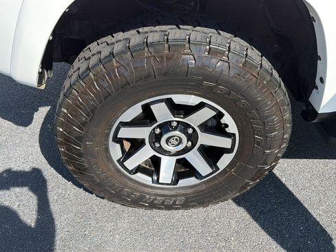 Used 2022 Toyota 4Runner TRD Off-Road Premium AWD/4WD image 36