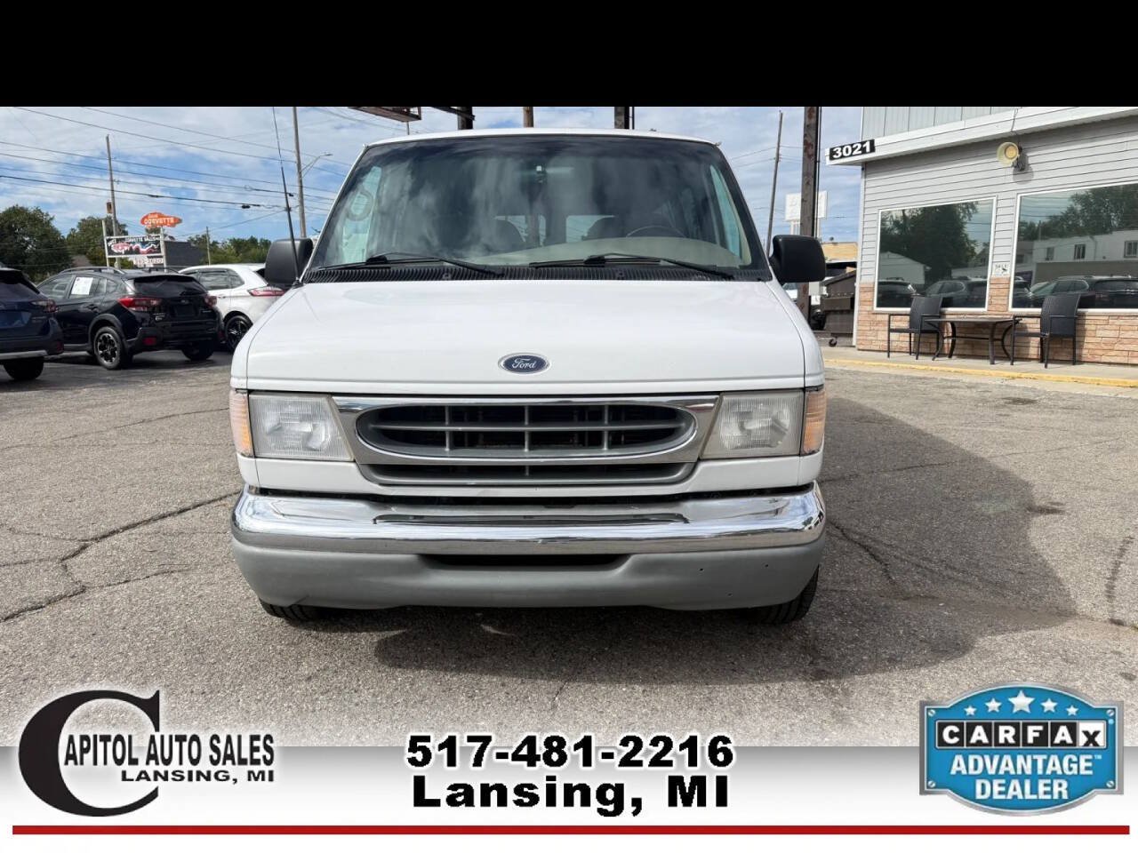 Used 2001 Ford E-150 and Econoline 150 Wagon RWD image 3