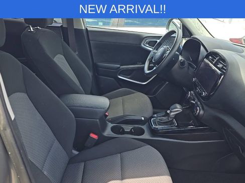 Used 2023 Kia Soul S FWD image 5